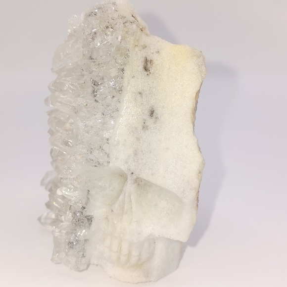 Quartz Crystal hand carved skull - Picture 4 of 10